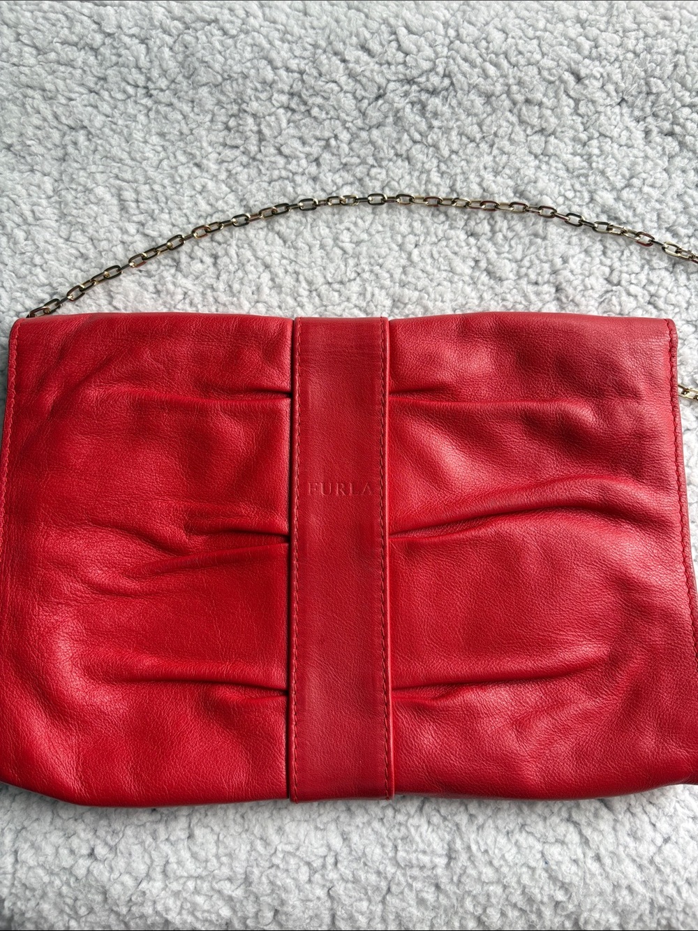 Beautiful Red Furla Bow
Clutch w/removable gold chain calfskin leather VTG - Picture 3 of 15